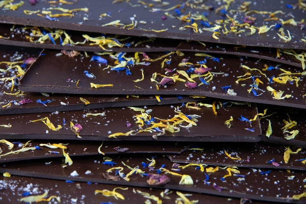 Bruchschokolade Zartbitter mit Sommerblüten und Meersalz 100g